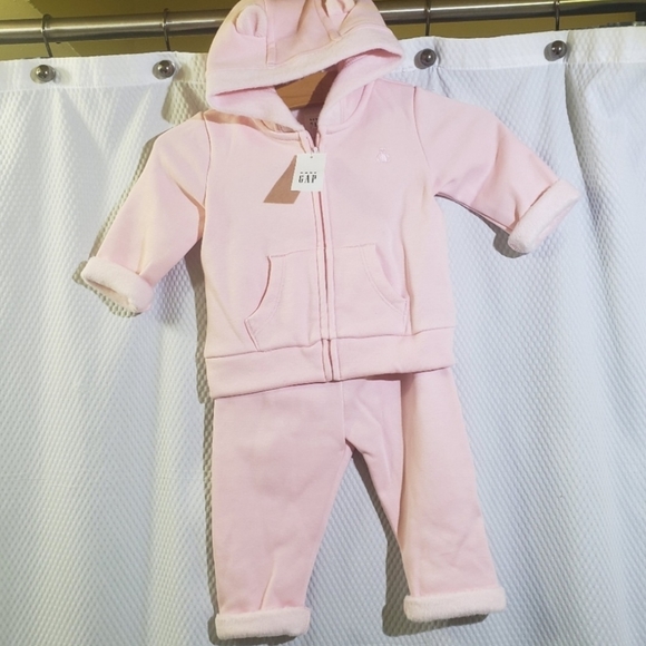 🆕️ Gap Baby Cozy Brannan Bear Outfit Set in Pink Cameo size 6-12 months - Picture 3 of 8